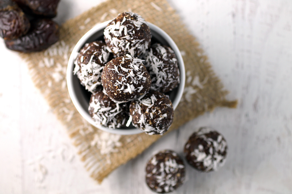 Chocolate Coconut Date Balls Spinach for Breakfast Chocolate Coconut Date Balls Spinach for Breakfast